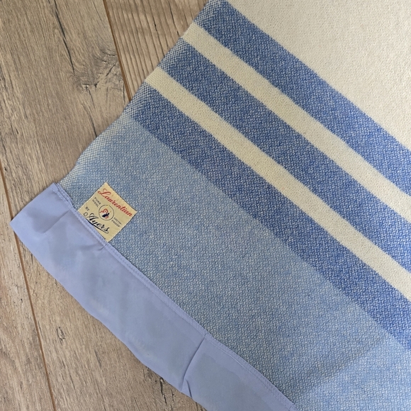 Laurentian By Ayers Pure Wool Blue and Cream Striped Blanket, Pre Loved. - Picture 7 of 8